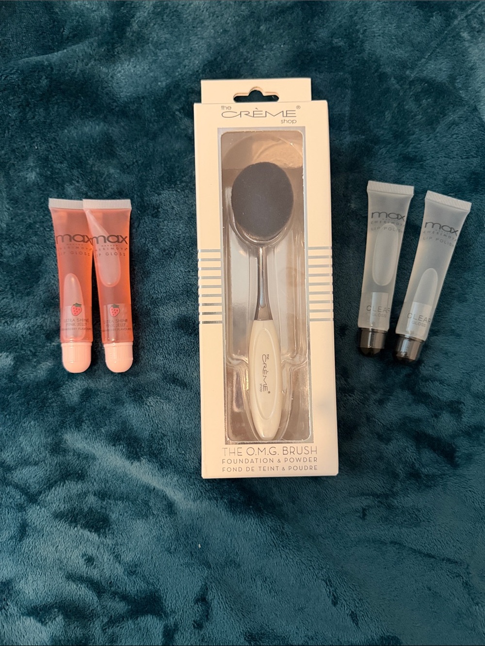 The Crème Shop O.M.G. Brush - Cream Handle Oval Foundation Brush + 4 lip gloss